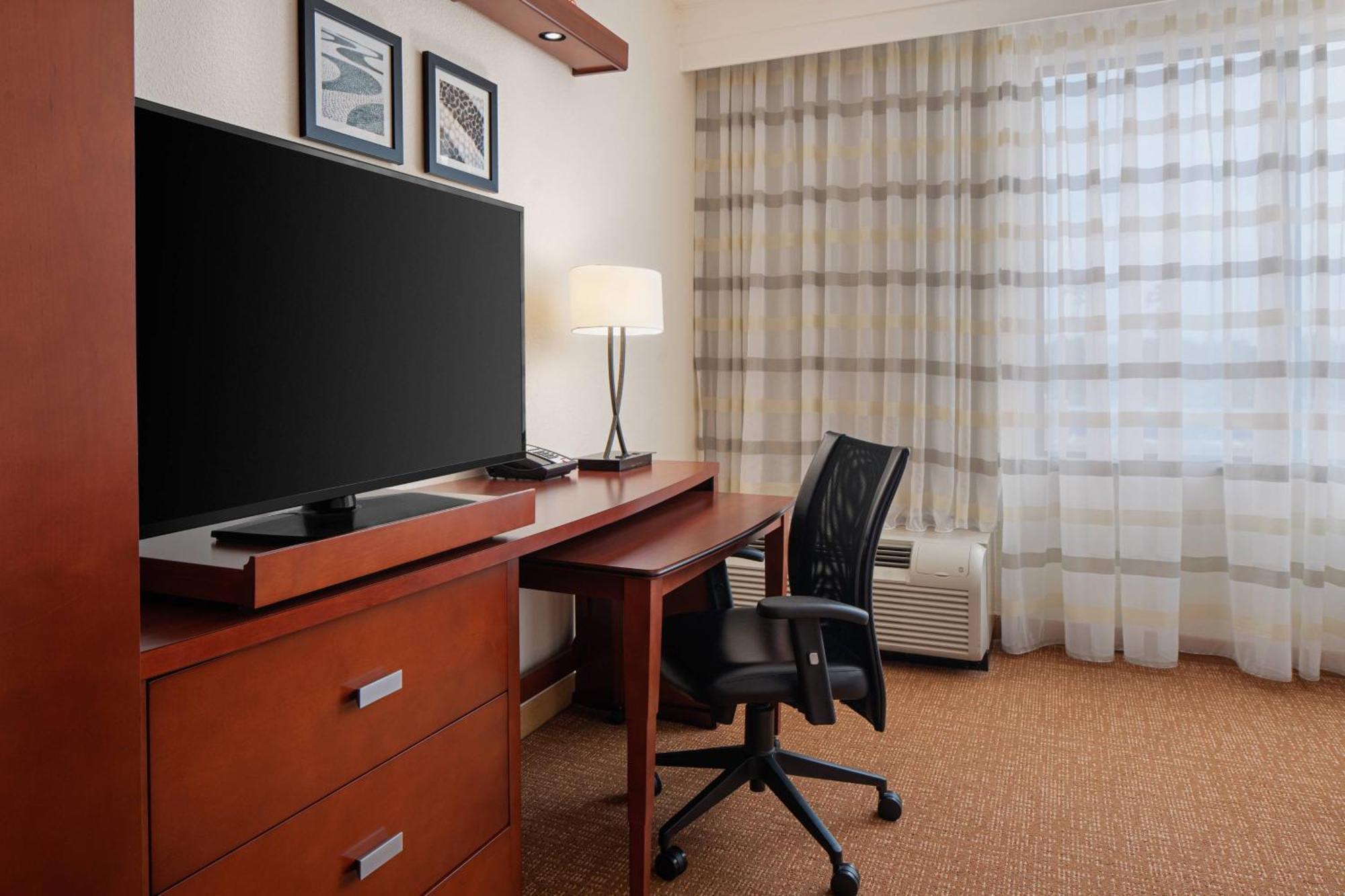 Courtyard By Marriott Houston Kingwood Hotel Kinwood Екстериор снимка